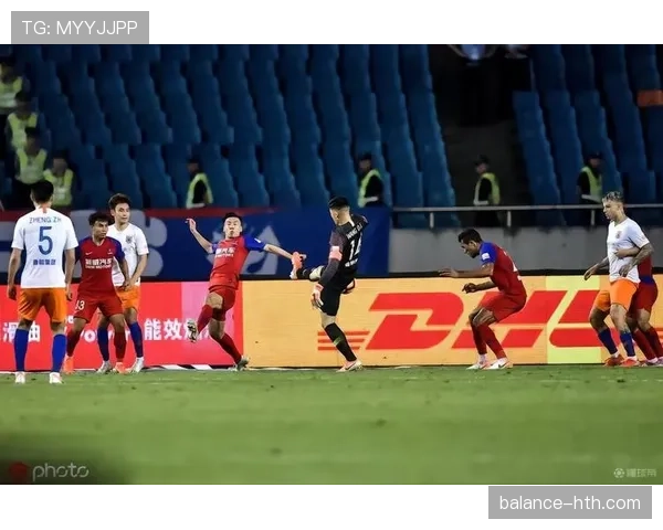 手臂位置在手球判罚中如何影响裁判判罚标准解析